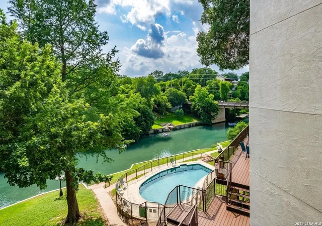 5th image of 401 W Lincoln St, New Braunfels, TX 78130