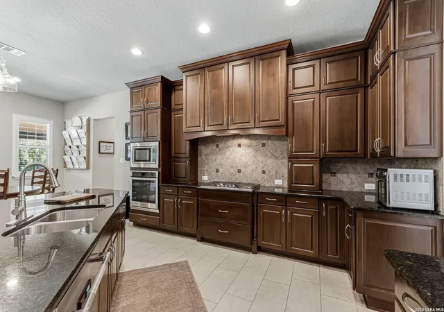 Photo 3 of Sale Pending at 28006 Cascabel Ln, San Antonio, TX 78260 | MLS# 1970994 | Listing updated on 2026-09-01