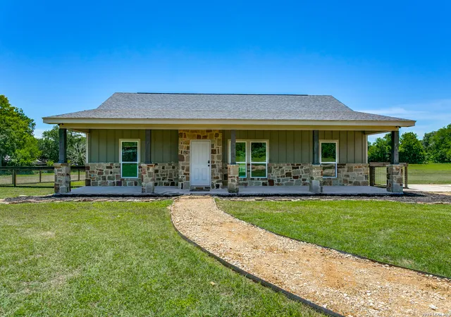 Photo 1 of Single family home for sale at 768 Burges St, Seguin, TX 78155 | MLS# 1971062 | Listing updated on 2026-08-11
