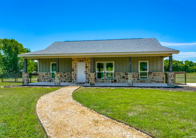 Photo 2 of Single family home for sale at 768 Burges St, Seguin, TX 78155 | MLS# 1971062 | Listing updated on 2026-08-11