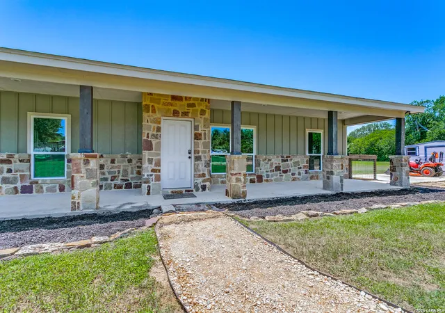 Photo 3 of Single family home for sale at 768 Burges St, Seguin, TX 78155 | MLS# 1971062 | Listing updated on 2026-08-11