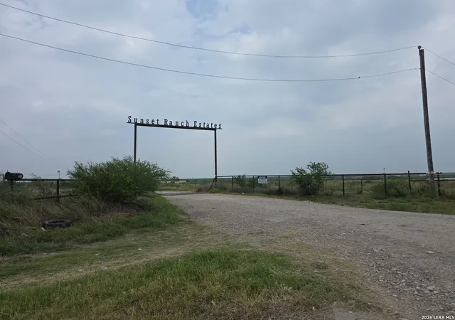 2nd image of 2142 Sunbeam Rdg, Eagle Pass, TX 78852 | MLS# 1971131