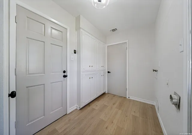 Photo 4 of Single family home for sale at 654 Richfield, Windcrest, TX 78239 | MLS# 1971132 | Listing updated on 2026-08-24