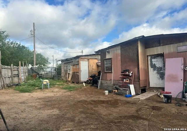 3rd image of 517 Avenue K, Poteet, TX 78065 | MLS# 1971171