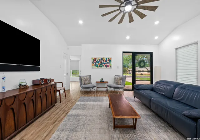 Photo 4 of Single family home for sale at 212 Shadywood, Boerne, TX 78006 | MLS# 1971184 | Listing updated on 2026-06-26