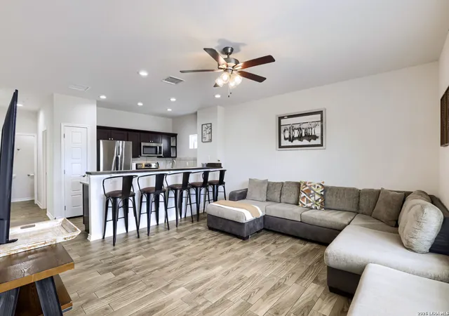 Photo 2 of Single family home for sale at 2531 Canyon Lake Forest Dr, Canyon Lake, TX 78133 | MLS# 1971253 | Listing updated on 2026-08-12