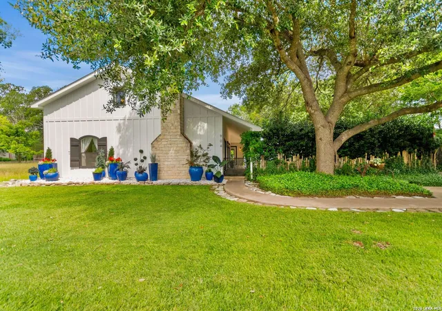 2nd image of 904 N Lincoln St, Fredericksburg, TX 78624 | MLS# 1971266