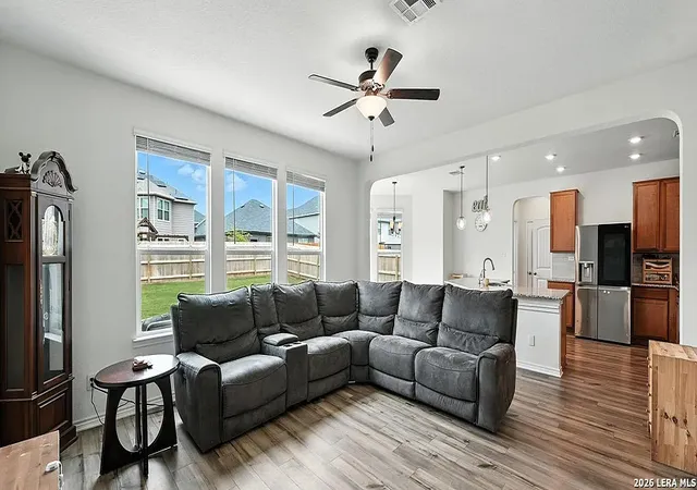 3rd image of 354 Deer Crest Dr, New Braunfels, TX 78130 | MLS# 1971287