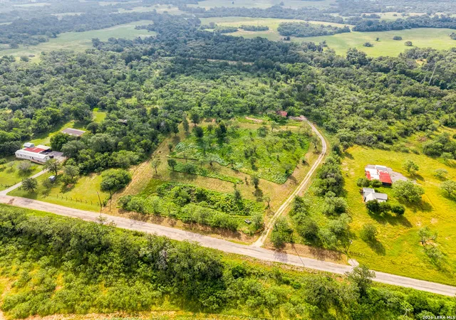 4th image of 845 Campobella Ln, Kingsbury, TX 78638 | MLS# 1971313