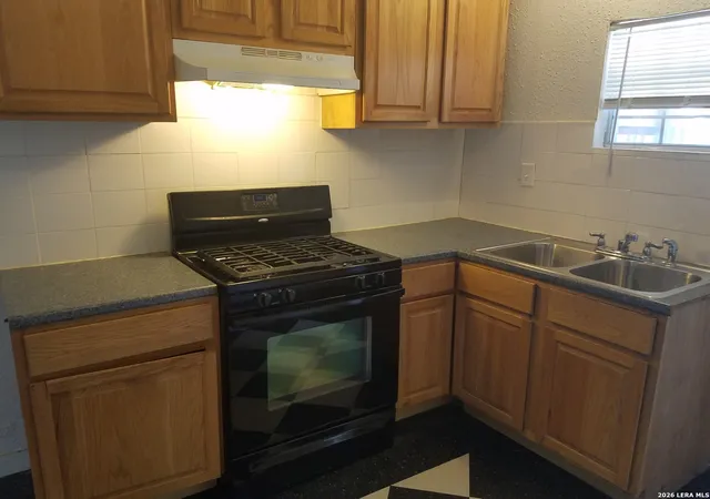 Photo 2 of Multi family home for sale at 1524 W Woodlawn, San Antonio, TX 78201 | MLS# 1971325 | Listing updated on 2026-08-16