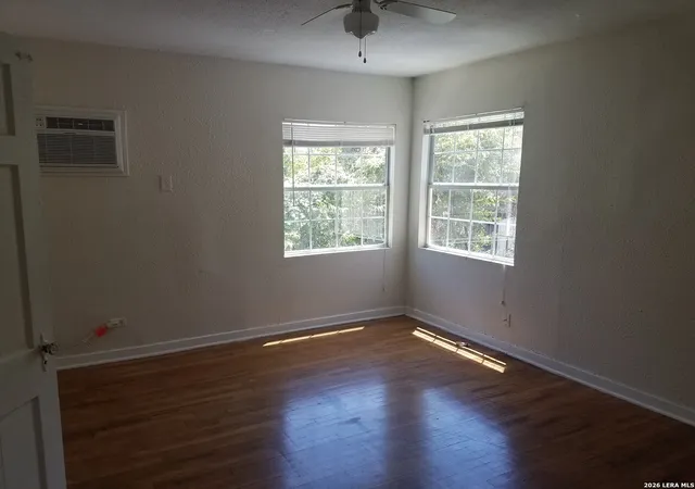 Photo 3 of Multi family home for sale at 1524 W Woodlawn, San Antonio, TX 78201 | MLS# 1971325 | Listing updated on 2026-08-16