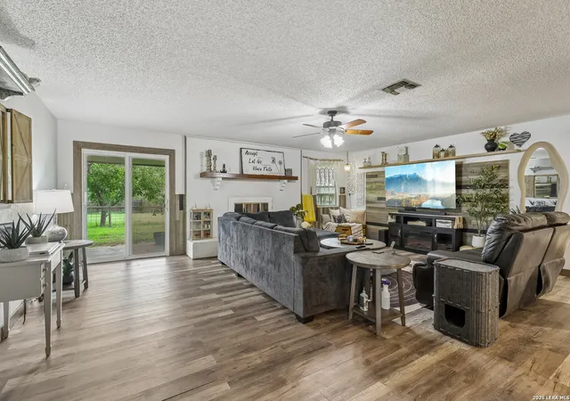 Photo 3 of Single family home for sale at 215 Deer Run St, Pleasanton, TX 78064 | MLS# 1971327 | Listing updated on 2026-08-18
