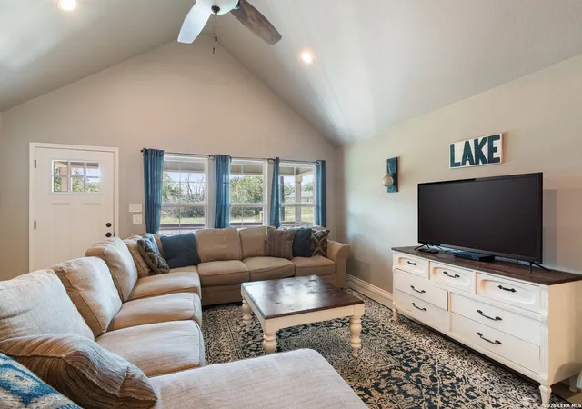 Photo 3 of Single family home for sale at 1033 Eagle Flight Dr, Canyon Lake, TX 78133 | MLS# 1971335 | Listing updated on 2026-06-10