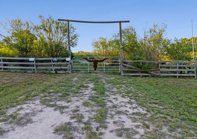 Homes for sale in Beeville, TX | 6611 Tigre Rd, Beeville, TX 78102 | MLS# 1971350