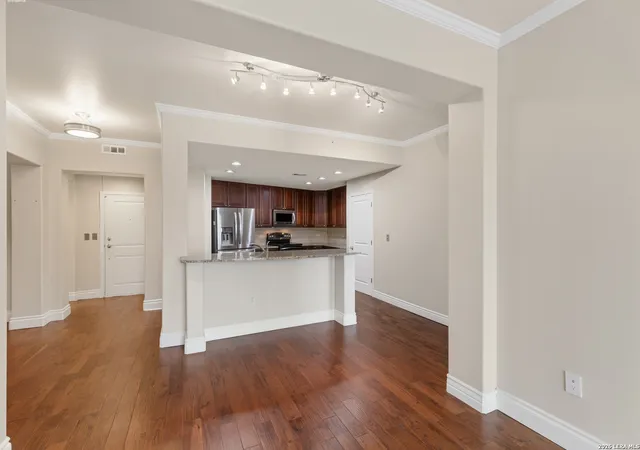 Homes for sale in San Antonio, TX | 215 Center, San Antonio, TX 78202 | Houzeo