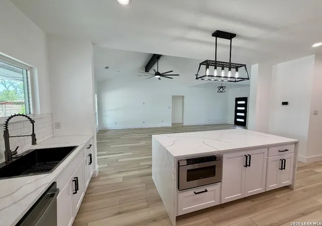 5th image of 1208 Trail, Floresville, TX 78114 | MLS# 1971409