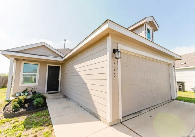 Photo 3 of Single family home for sale at 223 Presidio Pl, San Antonio, TX 78220 | MLS# 1971420 | Listing updated on 2026-07-20