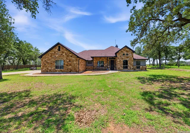 3rd image of 156 Woodlands Dr, La Vernia, TX 78121 | MLS# 1971491