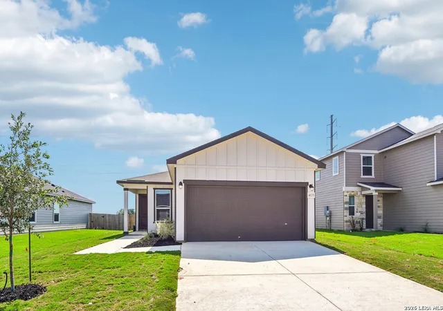 Photo 3 of Single family home for sale at 4125 Woodside Dr, Seguin, TX 78155 | MLS# 1971500 | Listing updated on 2026-09-18