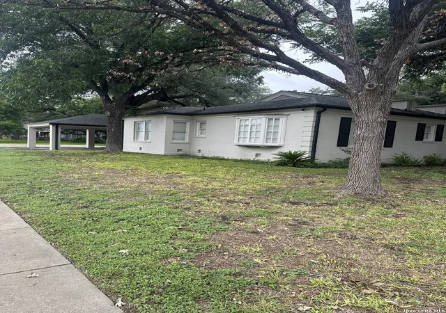 3rd image of 401 N High St, Uvalde, TX 78801 | MLS# 1971537