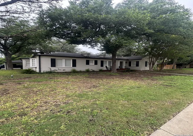 1st image of 401 N High St, Uvalde, TX 78801 | MLS# 1971537