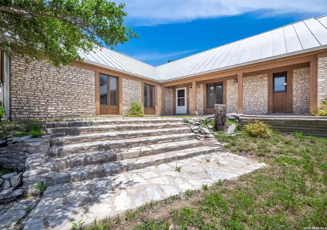 3rd image of 333 Secret Valley Dr, Kerrville, TX 78028 | MLS# 1971573