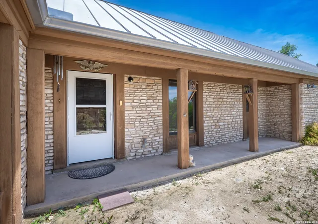 4th image of 333 Secret Valley Dr, Kerrville, TX 78028 | MLS# 1971573