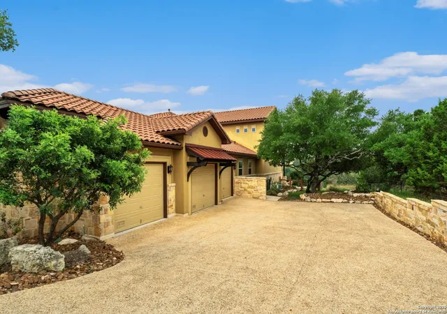 Photo 2 of Single family home for sale at 44 Oakland Hls, Boerne, TX 78006 | MLS# 1971641 | Listing updated on 2026-09-13