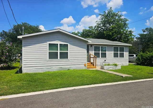 1st image of 415 N Erskine, Seguin, TX 78155 | MLS# 1971708
