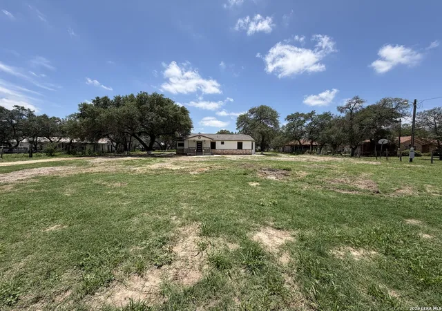 4th image of 505 Nottingham Dr, Poteet, TX 78065 | MLS# 1971747
