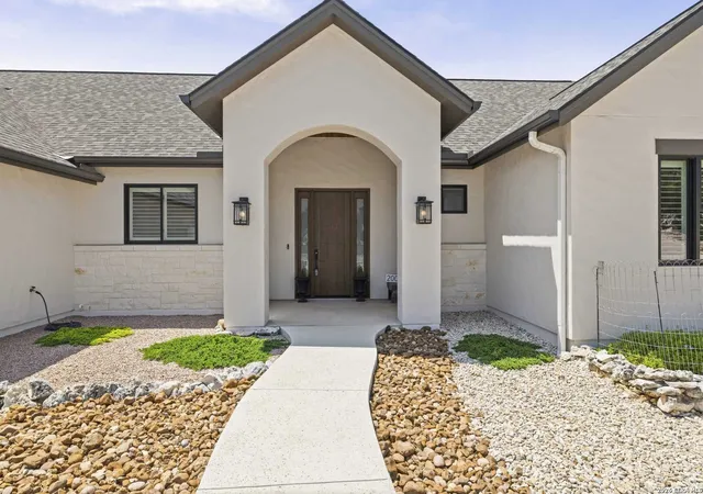 Photo 1 of Single family home for sale at 2004 Crown View Dr, Kerrville, TX 78028 | MLS# 1971771 | Listing updated on 2026-08-14