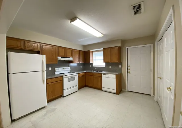5th image of 1207 & 1209 W Goodwin St, Pleasanton, TX 78064 | MLS# 1971795
