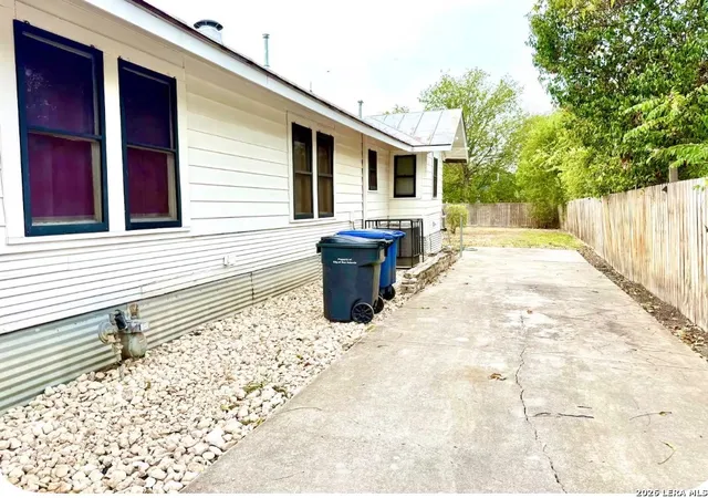 Photo 3 of Single family home for sale at 1518 W Craig Pl, San Antonio, TX 78201 | MLS# 1971811 | Listing updated on 2026-06-12