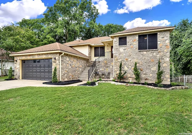 Photo 3 of Single family home for sale at 48 River Oak Dr, Seguin, TX 78155 | MLS# 1972013 | Listing updated on 2026-09-28