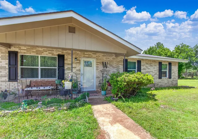 3rd image of 461 Shorty'S Ln, Fredericksburg, TX 78624 | MLS# 1972023