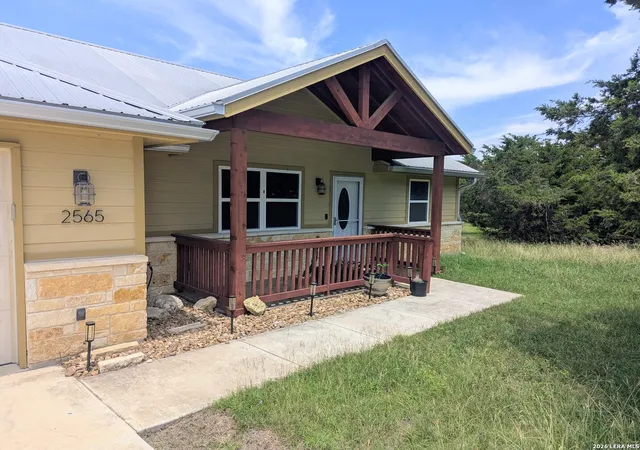 Photo 1 of Single family home for sale at 2565 Rocky Ridge Loop, Canyon Lake, TX 78133 | MLS# 1972032 | Listing updated on 2026-06-13