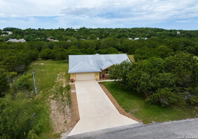 Photo 4 of Single family home for sale at 2565 Rocky Ridge Loop, Canyon Lake, TX 78133 | MLS# 1972032 | Listing updated on 2026-06-13