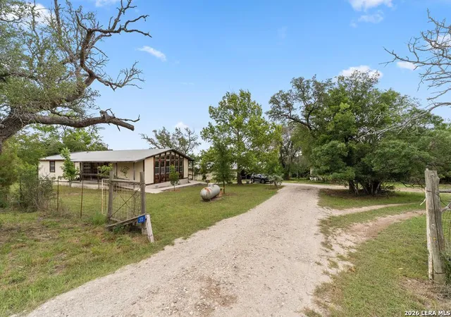 Photo 1 of Single family home for sale at 305 E Silver Hills Rd, Kerrville, TX 78028 | MLS# 1972034 | Listing updated on 2026-08-07
