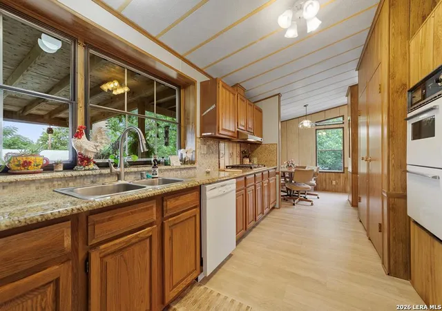 Photo 3 of Single family home for sale at 305 E Silver Hills Rd, Kerrville, TX 78028 | MLS# 1972034 | Listing updated on 2026-08-07