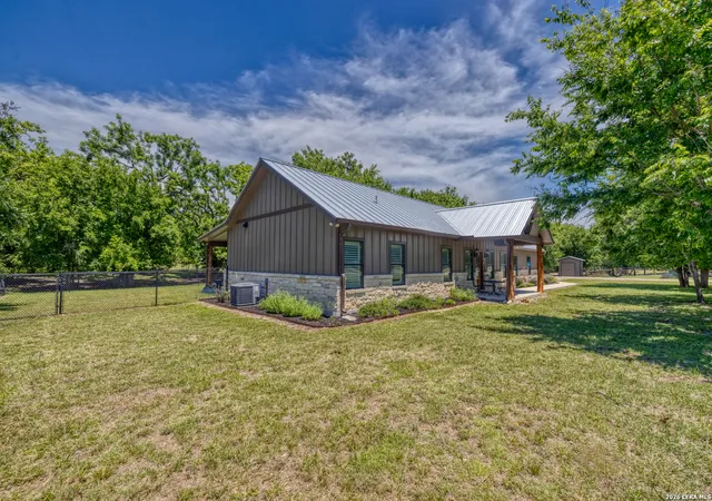 Photo 3 of Sale Pending at 863 Flatrock Circle, Leakey, TX 78873 | MLS# 1972114 | Listing updated on 2026-09-08