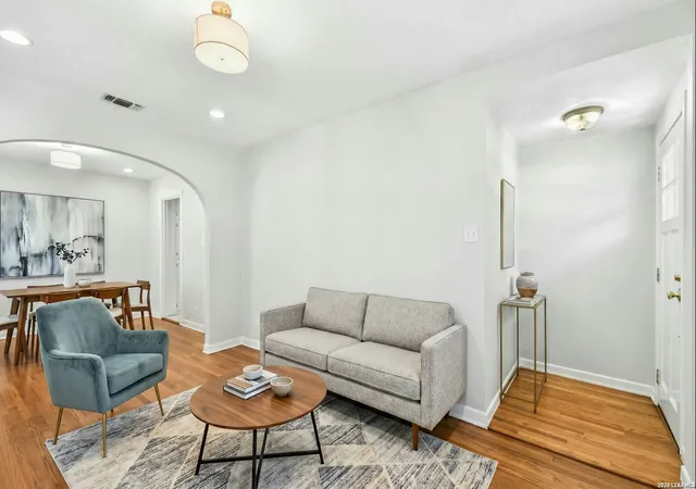 Homes for sale in Alamo Heights, TX | 265 E Oakview Pl, Alamo Heights, TX 78209 | MLS# 1972116