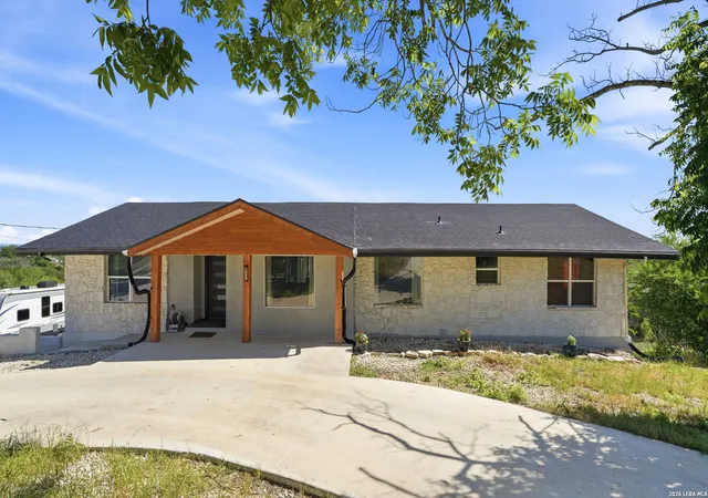Photo 3 of Sale Pending at 6715 E Queens Crown St, San Antonio, TX 78233 | MLS# 1972138 | Listing updated on 2026-09-19