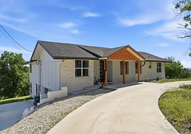Photo 3 of Sale Pending at 6715 E Queens Crown St, San Antonio, TX 78233 | MLS# 1972138 | Listing updated on 2026-09-19