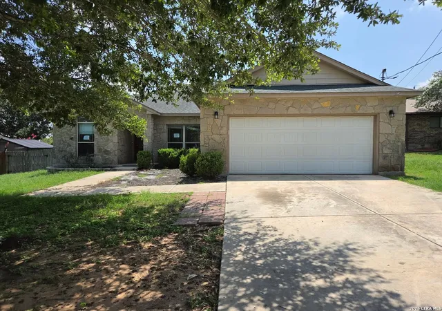 Homes for sale in Floresville, TX | 106 Crestway, Floresville, TX 78114 | MLS# 1972187