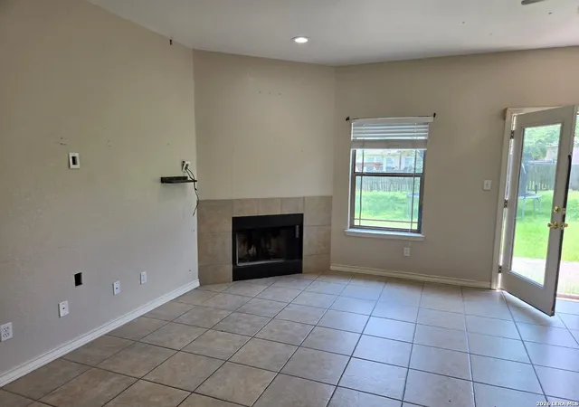 Homes for sale in Floresville, TX | 106 Crestway, Floresville, TX 78114 | MLS# 1972187