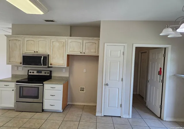 Homes for sale in Floresville, TX | 106 Crestway, Floresville, TX 78114 | MLS# 1972187