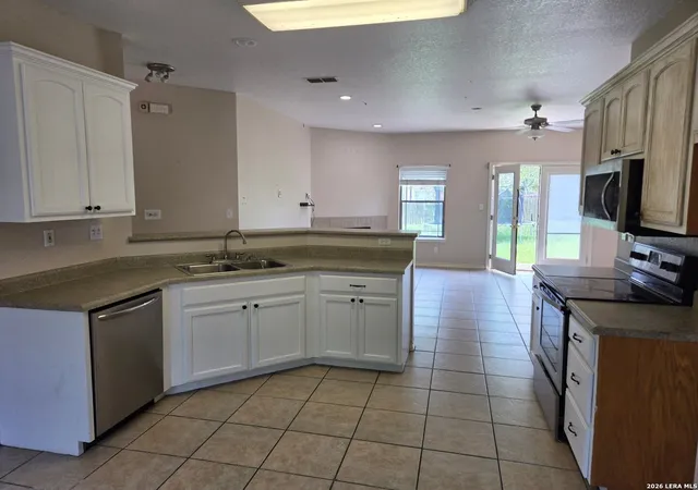 Homes for sale in Floresville, TX | 106 Crestway, Floresville, TX 78114 | MLS# 1972187