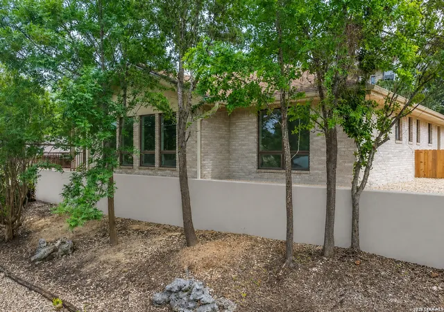 Photo 2 of Single family home for sale at 1307 Malibu Dr, Kerrville, TX 78028 | MLS# 1972229 | Listing updated on 2026-06-22