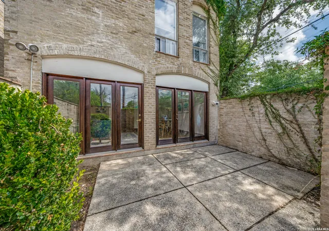 Homes for sale in San Antonio, TX | 185 Terrell Rd, San Antonio, TX 78209 | Houzeo