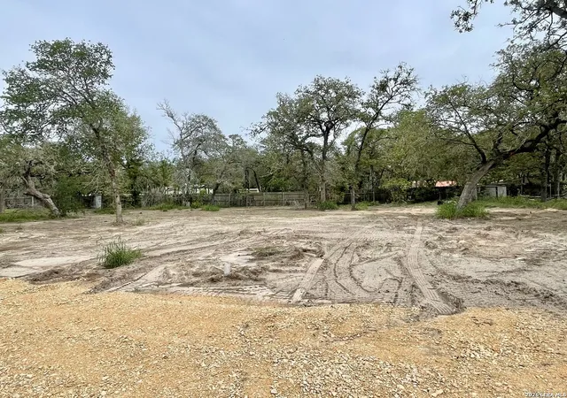 2nd image of 204 Hickory Hill Dr, La Vernia, TX 78121 | MLS# 1972261